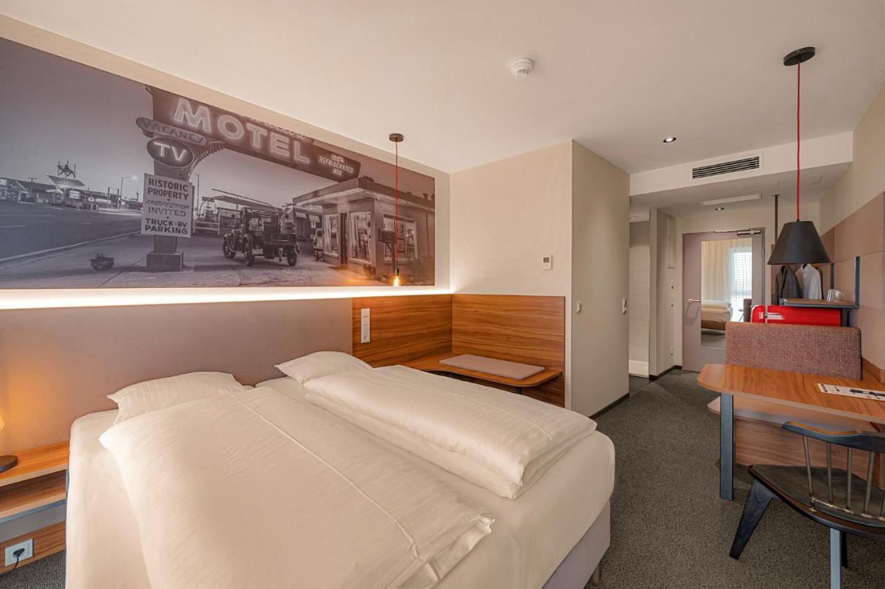 Zuendwerk - Motel Strasshof an der Nordbahn Екстер'єр фото